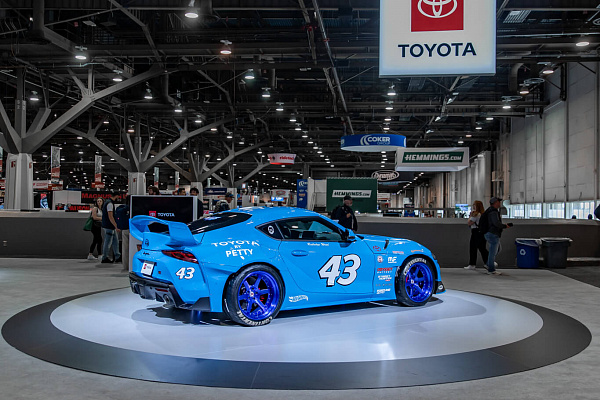 Фото дисков HRE C106 Синий глянец на Toyota Supra A90
