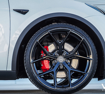 Фото дисков Vossen HF-5 на Tesla Model Y