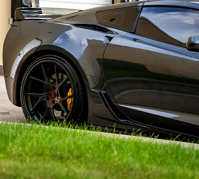 Фото дисков Strasse Wheels SM5RT Deep Concave FS на Chevrolet Corvette C7