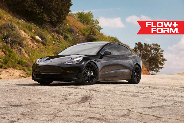 Фото дисков HRE FF21 Черный глянец на Tesla Model 3