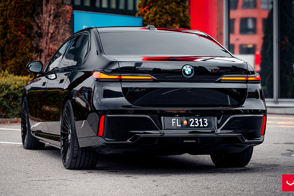Фото дисков Vossen HF-8 Черный глянец на BMW 7 (G70)