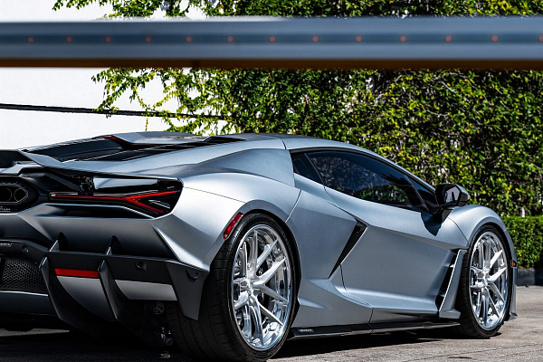 Фото дисков Anrky XR-301 Глянцевый лак на Lamborghini Revuelto