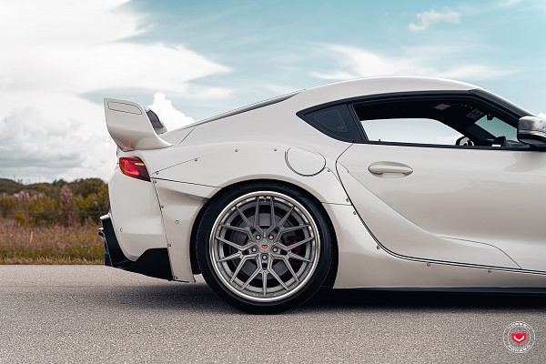 Фото дисков Vossen M-X3 (3-Piece) Глянцевый тонированный лак на Toyota Supra A90