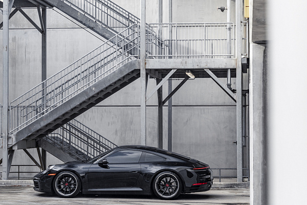 Фото дисков Strasse Wheels SV5 Deep Concave FS Черный сатин на Porsche 911 VIII