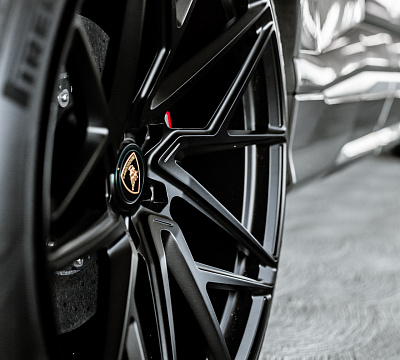 Фото дисков Brixton Forged PF8 на Lamborghini Urus