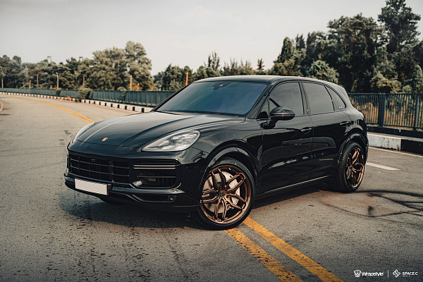 Фото дисков Brixton Forged PF12 R / RS Глянцевая бронза на Porsche Cayenne III