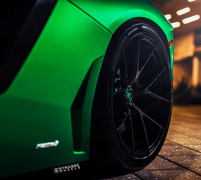 Фото дисков Strasse Wheels SM5R Deep Concave Monoblock на Lamborghini Aventador