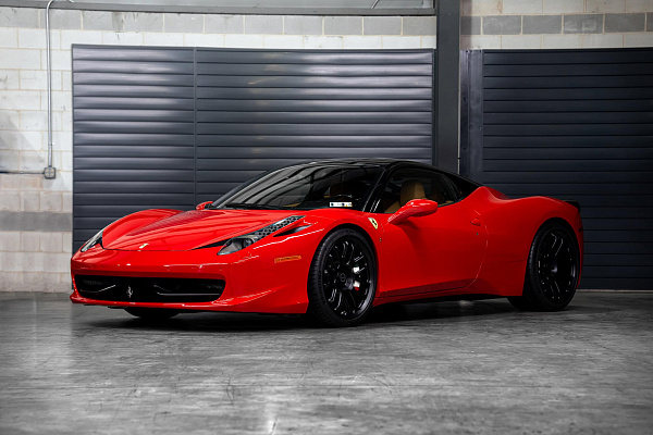 Фото дисков Brixton Forged TR08 Черный сатин на Ferrari 458