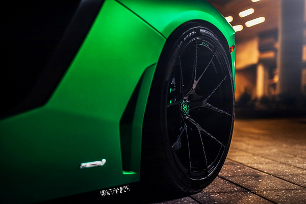 Фото дисков Strasse Wheels SM5R Deep Concave Monoblock Другой цвет на Lamborghini Aventador