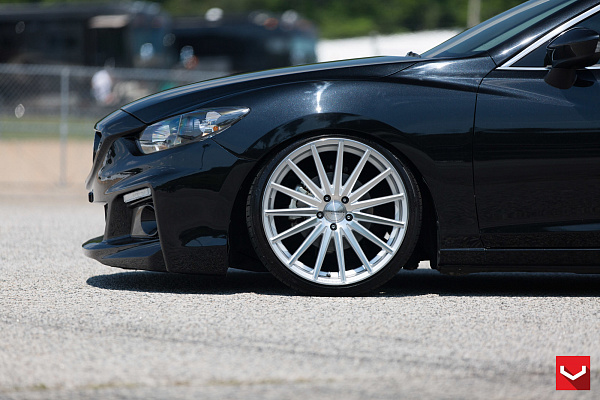 Фото дисков Vossen VFS-2 Серебро на Mazda 6 III (GJ)
