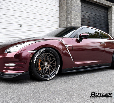 Фото дисков HRE 300 на Nissan GT-R