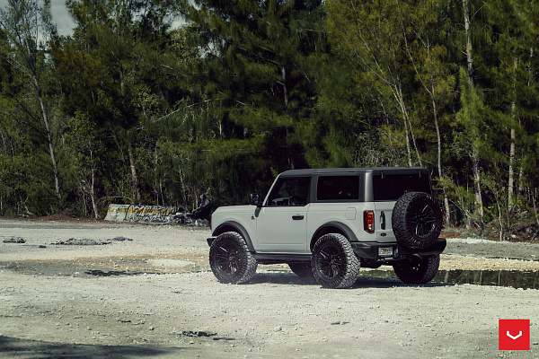 Фото дисков Vossen HF6-5 Черный сатин на Ford Bronco