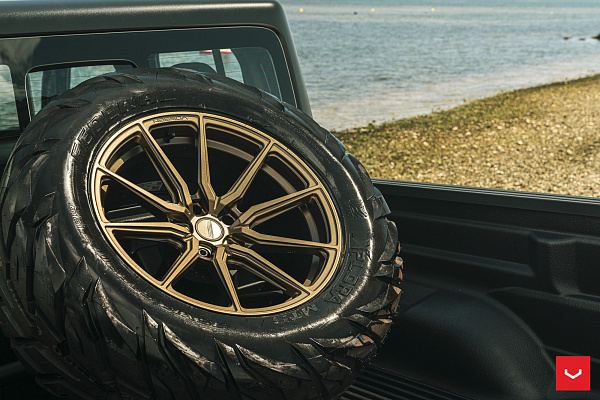Фото дисков Vossen HF-3 Сатиновая бронза на Jeep Gladiator II (JT)