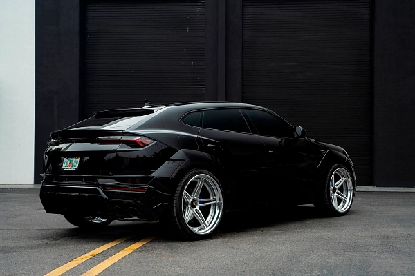 Фото дисков 1886 Wheels XR003 Сатиновый лак на Lamborghini Urus