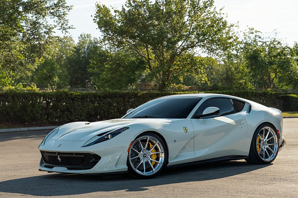 Фото дисков Anrky AN12 Полированный лак на Ferrari 812