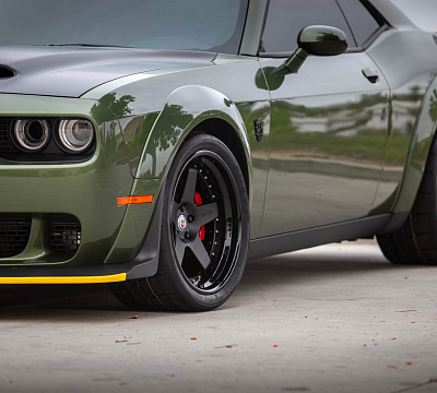 Фото дисков HRE C105 на Dodge Challenger III