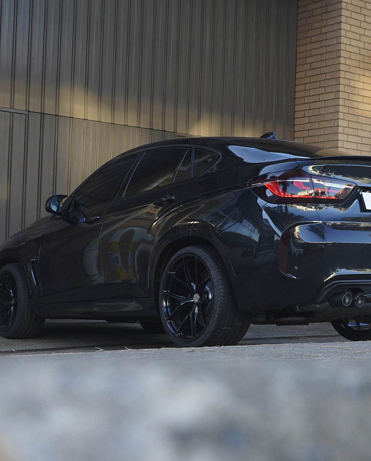 Фото дисков P101 Черный глянец на BMW X6/X6 M (F16/F86)