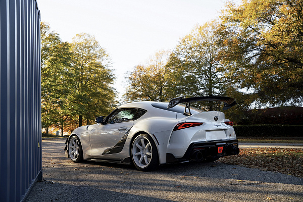 Фото дисков Rotiform BPU Белый глянец на Toyota Supra A90