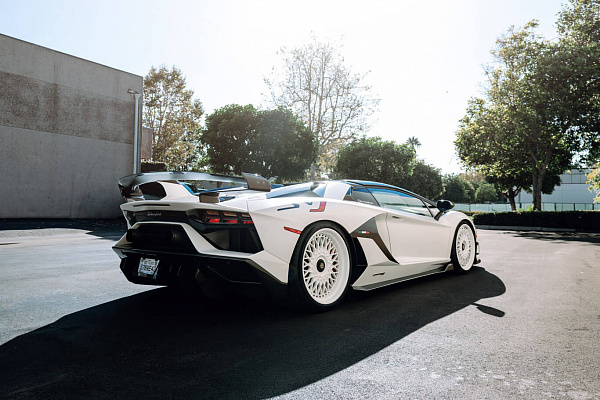 Фото дисков HRE 501 Белый глянец на Lamborghini Aventador