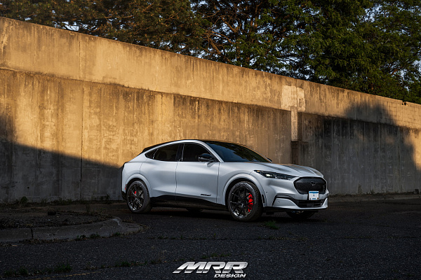 Фото дисков MRR FS06 Черный глянец на Ford Mustang Mach-E