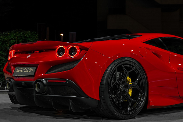 Фото дисков Radi8 R804.C Черный глянец на Ferrari F8