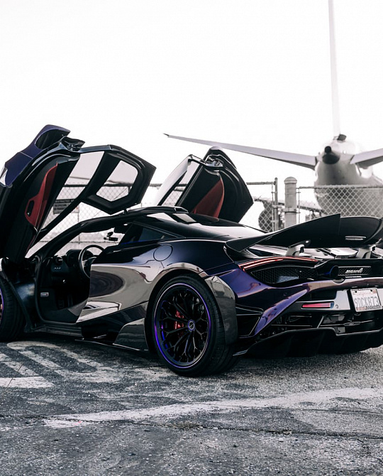 Фото дисков CM6-RS Черный сатин на McLaren 720S