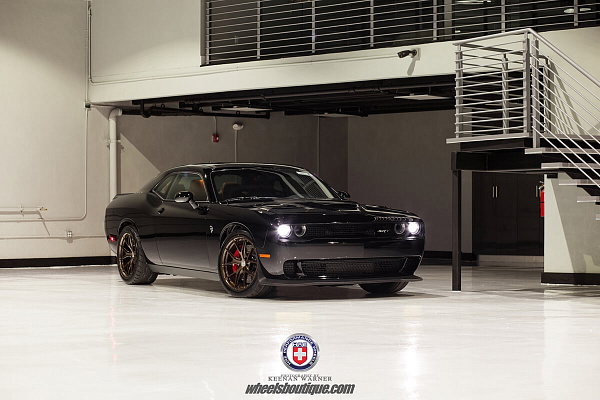 Фото дисков HRE P101 Глянцевая бронза на Dodge Challenger III