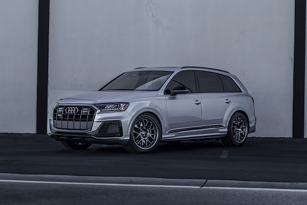 Фото дисков Rotiform ZWS Глянцевый графит на Audi Q7 (4M)