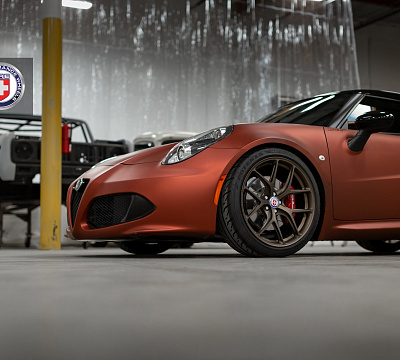 Фото дисков HRE R101 на Alfa Romeo 4c