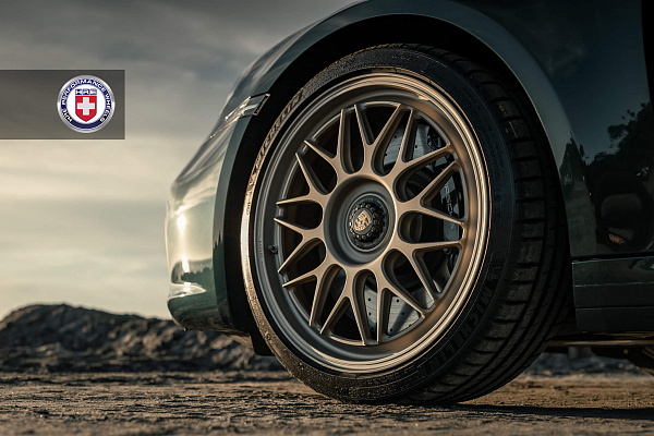 Фото дисков HRE 300 GTS Сатиновая шампань на Porsche 911 VIII
