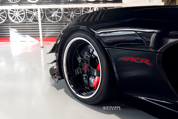 Фото дисков Strasse Wheels S5 Signature Черный глянец на Dodge Viper