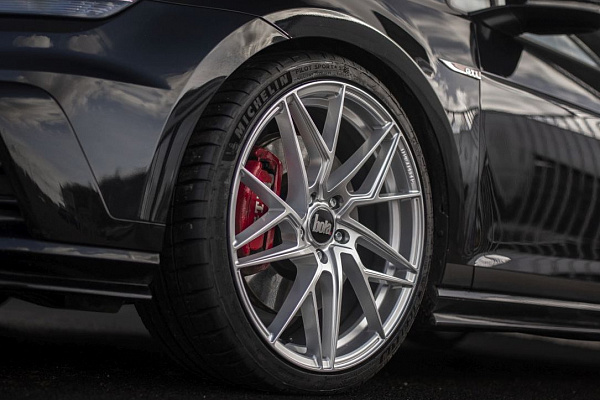 Фото дисков Bola FLR Сатиновый лак на Volkswagen Golf VII