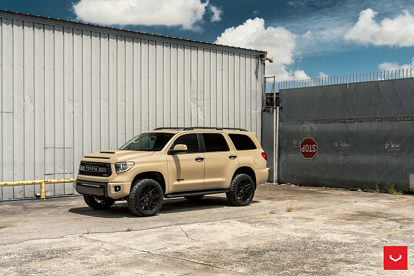 Фото дисков Vossen HF-7 Черный глянец на Toyota Sequoia II