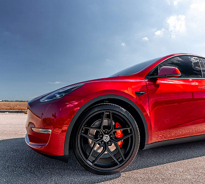 Фото дисков HRE FF11 на Tesla Model Y