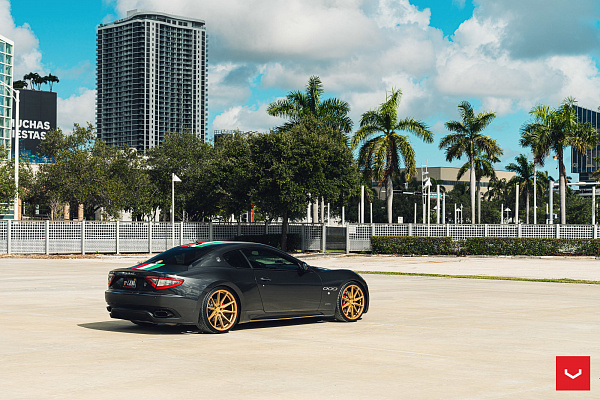 Фото дисков Vossen HF-3 Сатиновое золото на Maserati GranTurismo I