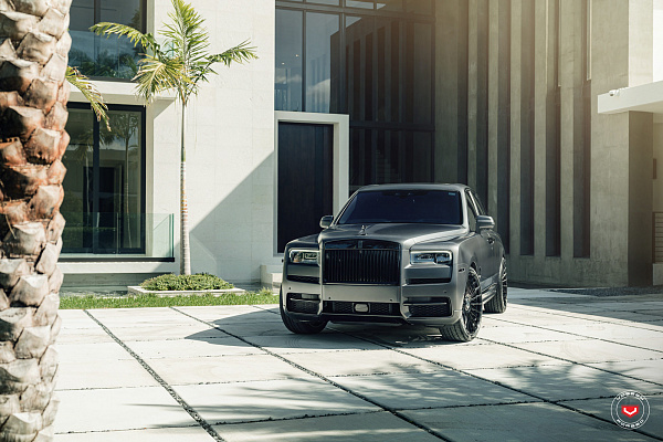 Фото дисков Vossen S17-15T Черный глянец на Rolls-Royce Cullinan