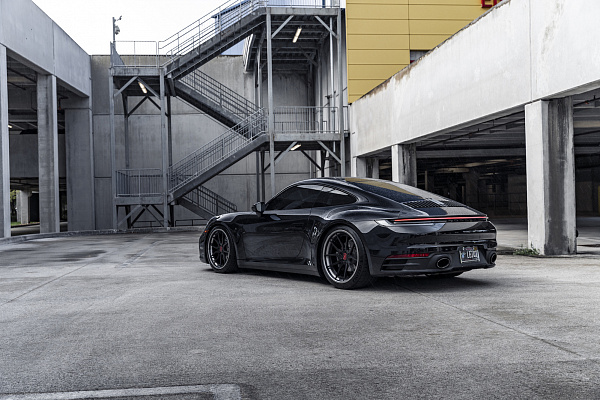 Фото дисков Strasse Wheels SV5 Deep Concave FS Черный сатин на Porsche 911 VIII