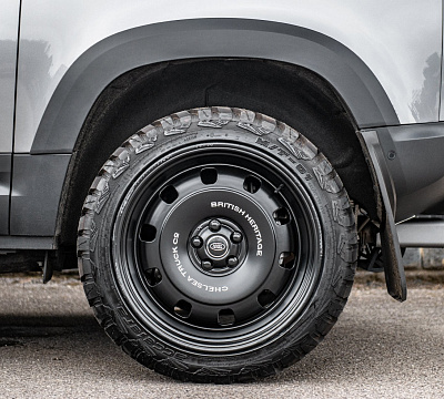 Фото дисков Kahn British Heritage RS на Land Rover Defender II