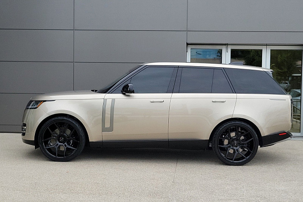 Фото дисков Giovanna Haleb Черный глянец на Land Rover Range Rover V