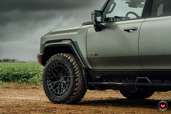 Фото дисков Vossen LC3-01 Черный глянец на GMC Hummer EV