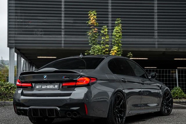 Фото дисков ST Wheels ST9 Черный глянец на BMW 5/M5 (G60/G90)