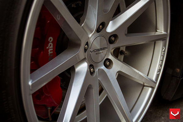 Фото дисков Vossen VFS-1 Серебро на Nissan GT-R