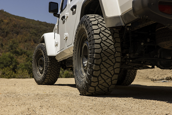 Фото дисков Rotiform STL Черный глянец на Jeep Gladiator II (JT)