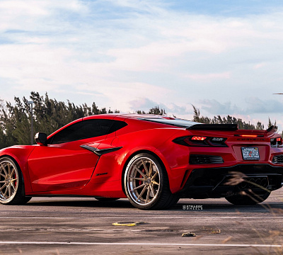 Фото дисков Strasse Wheels SV10 Deep Concave FS на Chevrolet Corvette C8