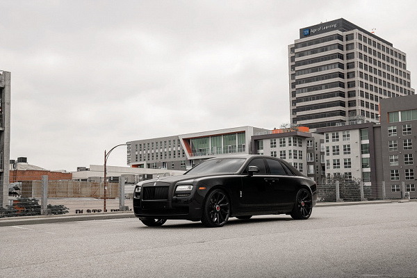 Фото дисков Savini SL1 Черный глянец на Rolls-Royce Ghost I