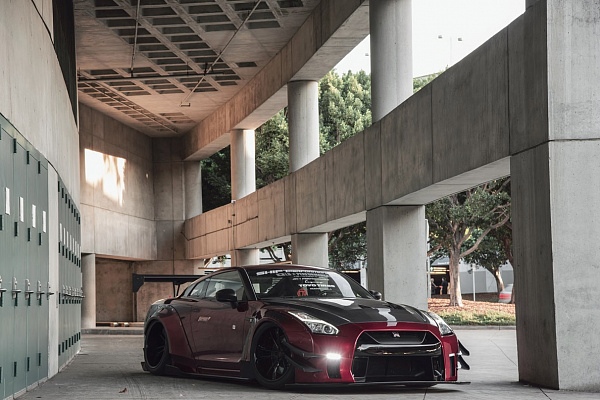 Фото дисков Savini SV43 Черный глянец на Nissan GT-R