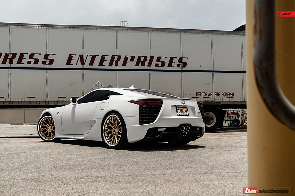 Фото дисков Anrky AN30 Сатиновое золото на Lexus LFA