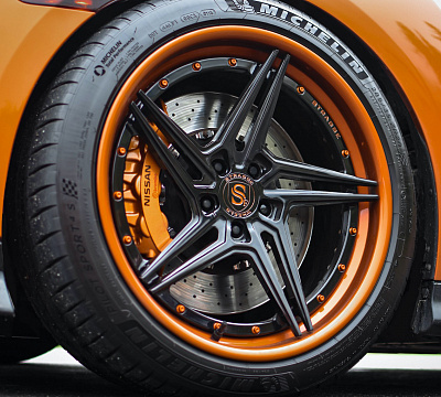 Фото дисков Strasse Wheels SV2T Deep Concave FS на Nissan GT-R
