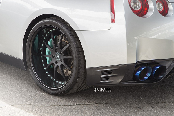 Nissan GT-R