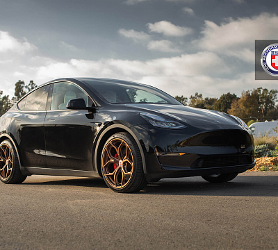 Фото дисков HRE P111SC на Tesla Model Y